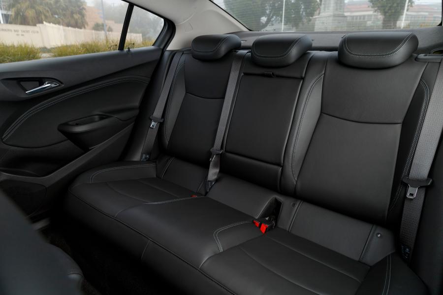 Интерьер Holden Astra Sedan 2017 года  (фото 39 из 42)